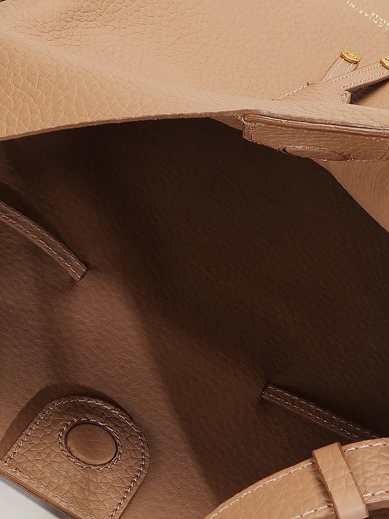 GIANNI CHIARINI | Nom du produit : Sac en cuir - Sac Seau SIENNA
Marque : GIANNI CHIARINI
Couleur : beige
Catégories : Mode, Femme

Matériau : Cuir
Détails : Logo | Beige