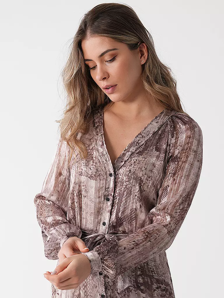 GUESS | Maxi-robe
Marque : GUESS
Couleur : beige
Catégories : Mode,Femme

Longueur des manches : Manches longues
Encolure : Col en V
Matière : Polyester / Polyamide
Motif : All over, Imprimé
Coupe (vêtements d'extérieur) : Regular
Style & Occasion : Loisirs
 | 