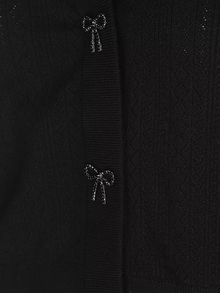 GUESS | Nom du produit: Cardigan
Marque: GUESS
Couleur: noir
Catégories: Mode,Femme
Longueur des manches: Manches longues
Encolure: Col en V
Matière: Viscose ,Polyester / Polyamide
Motif: Uni
Coupe (vêtements d'extérieur): Regular
Style: Young Fashion,Glamou |