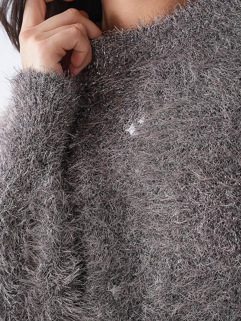 GUESS | Pull KIRA | 