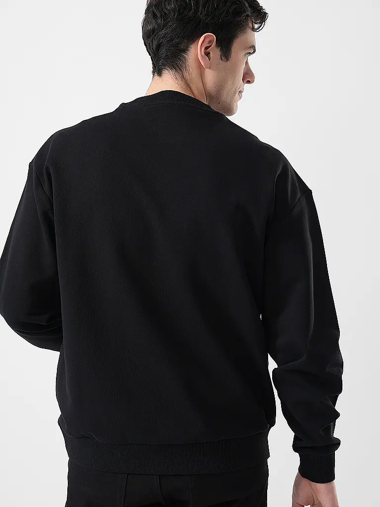 HUGO | Nom du produit: Pull DANOTOP
Marque: HUGO
Couleur: noir
Catégories: Mode, Homme

Longueur des manches: Manches longues
Encolure: Col rond
Matière: Molleton, Coton
Motif: Logo
Coupe (vêtements d'extérieur): Décontractée
Style: Pur, Tendance | Noir