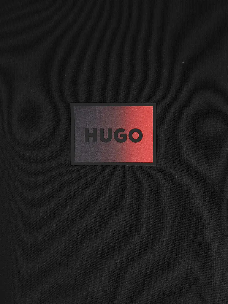 HUGO | Nom du produit: Pull DANOTOP
Marque: HUGO
Couleur: noir
Catégories: Mode, Homme

Longueur des manches: Manches longues
Encolure: Col rond
Matière: Molleton, Coton
Motif: Logo
Coupe (vêtements d'extérieur): Décontractée
Style: Pur, Tendance | Noir