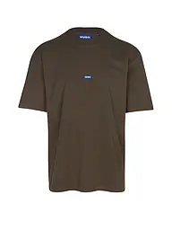 HUGO | Nom du produit: T-Shirt NIEROS
Marque: HUGO
Couleur: marron
Catégories: Mode,Homme

Longueur des manches: Manches courtes
Encolure: Col rond
Matière: Jersey,Coton
Motif: Uni
Coupe (vêtement): Regular
Détails: Logo | Marron