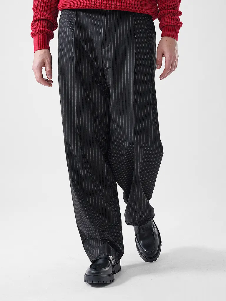 HUGO | Nom du produit : Pantalon de costume FEDIX251
Marque : HUGO
Couleur : noir
Catégories : Mode, Homme

Matière : Polyester / Polyamide, Laine, Stretch
Motif : Rayures fines
Longueur (Pantalons/Jeans) : Longueur normale
Style : Pure, Tendance
Haute | Noir