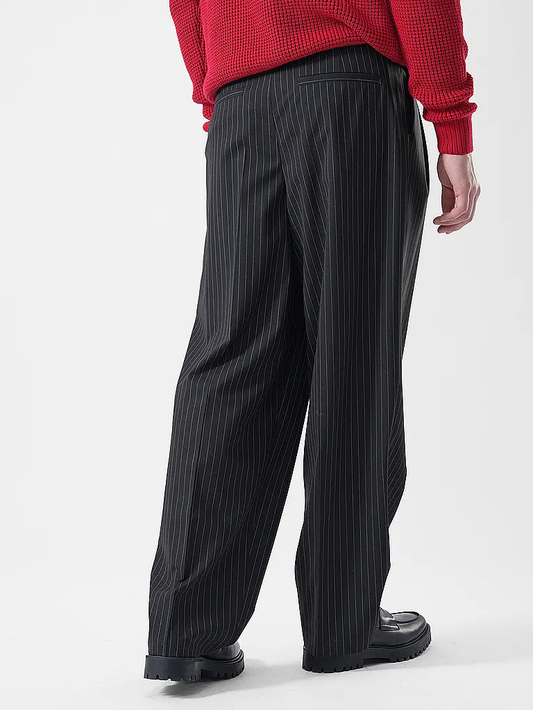 HUGO | Nom du produit : Pantalon de costume FEDIX251
Marque : HUGO
Couleur : noir
Catégories : Mode, Homme

Matière : Polyester / Polyamide, Laine, Stretch
Motif : Rayures fines
Longueur (Pantalons/Jeans) : Longueur normale
Style : Pure, Tendance
Haute | Noir