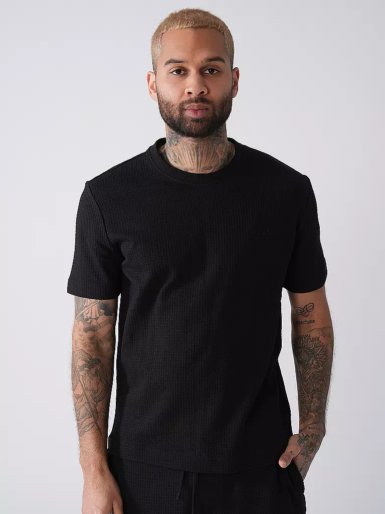 HUGO | T-shirt de détente AUSTIN | schwarz