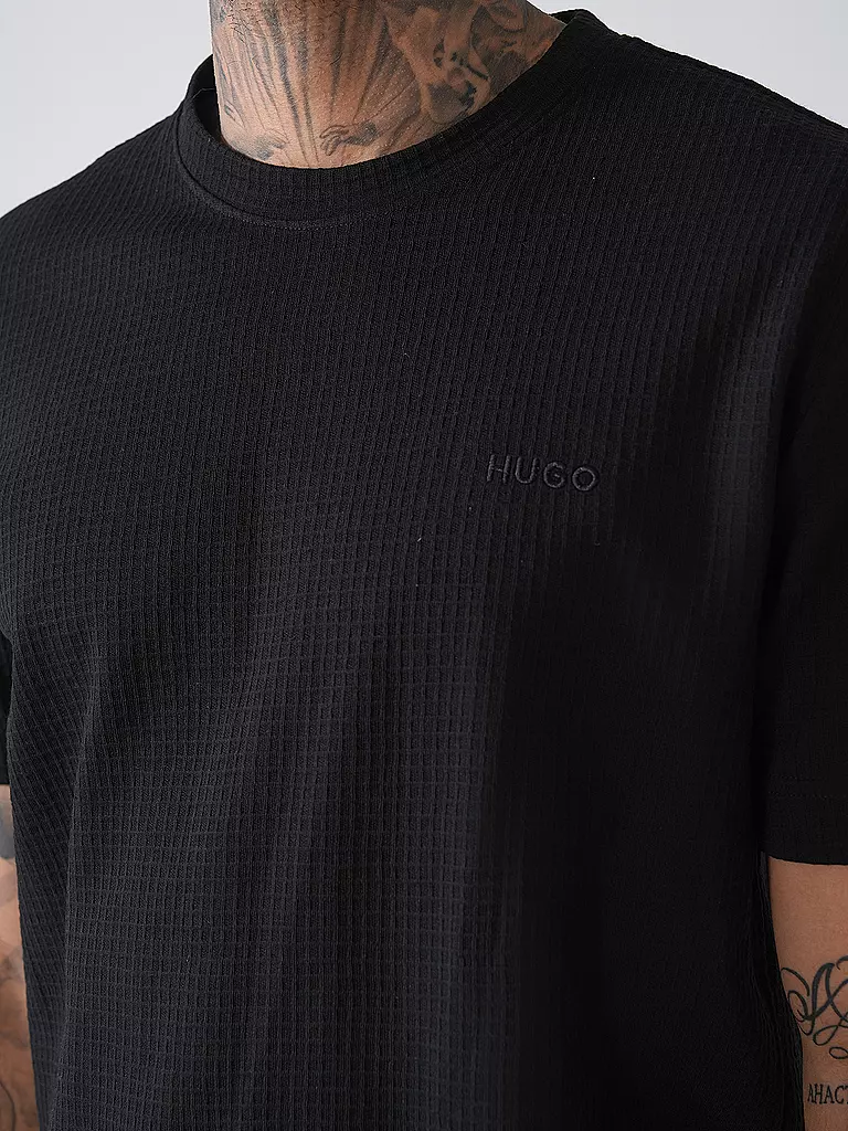 HUGO | T-shirt de détente AUSTIN | schwarz