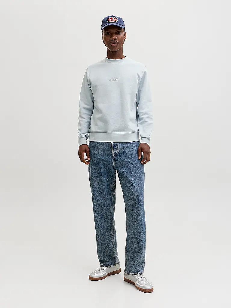 JACK & JONES | Nom du produit: Sweater JJESOHO
Marque: JACK & JONES
Couleur: bleu clair
Catégories: Mode, Homme

Longueur des manches: Manches longues
Encolure: Col rond
Matière: Coton
Motif: Uni
Coupe (vêtements d'extérieur): Regular
Détails: Logo | Bleu clair