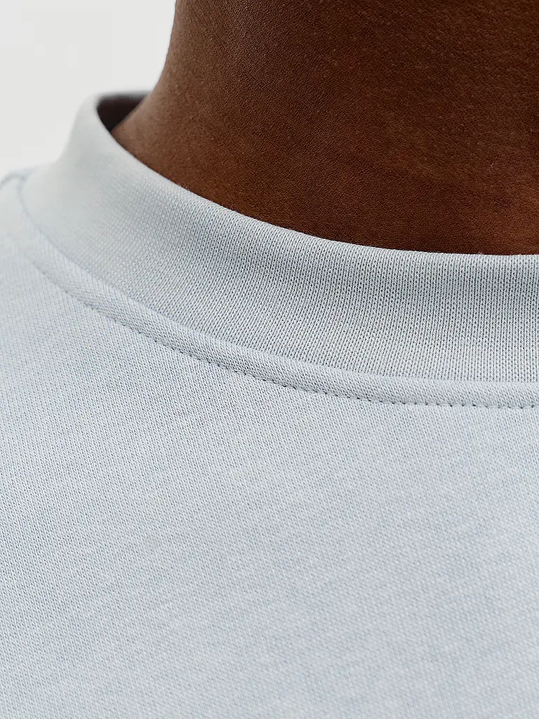 JACK & JONES | Nom du produit: Sweater JJESOHO
Marque: JACK & JONES
Couleur: bleu clair
Catégories: Mode, Homme

Longueur des manches: Manches longues
Encolure: Col rond
Matière: Coton
Motif: Uni
Coupe (vêtements d'extérieur): Regular
Détails: Logo | Bleu clair