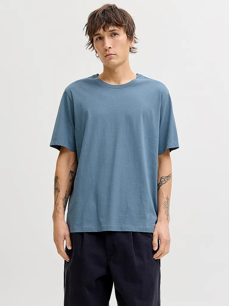 JACK & JONES | Nom du produit: T-Shirt JJEORGANIC
Marque: JACK & JONES
Couleur: bleu
Catégories: Mode, Homme

Longueur des manches: Manches courtes
Encolure: Col rond
Matière: Coton
Motif: Uni
Coupe (vêtements du dessus): Regular | Bleu