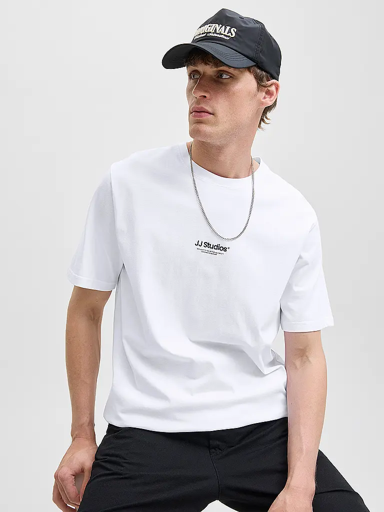 JACK & JONES | Nom du produit: T-Shirt JJESOHO
Marque: JACK & JONES
Couleur: blanc
Catégories: Mode, Homme

Longueur des manches: Manches courtes
Encolure: Col rond
Matière: Coton
Motif: Uni
Coupe (vêtements du haut): Regular
Détails: Logo | Blanc