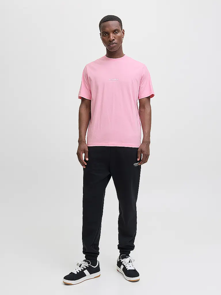 JACK & JONES | Nom du produit: T-Shirt JJESOHO
Marque: JACK & JONES
Couleur: rose
Catégories: Mode, Homme

Longueur des manches: Manches courtes
Encolure: Col rond
Matière: Coton
Motif: Uni
Coupe (vêtements d'extérieur): Regular
Détails: Logo | Rose