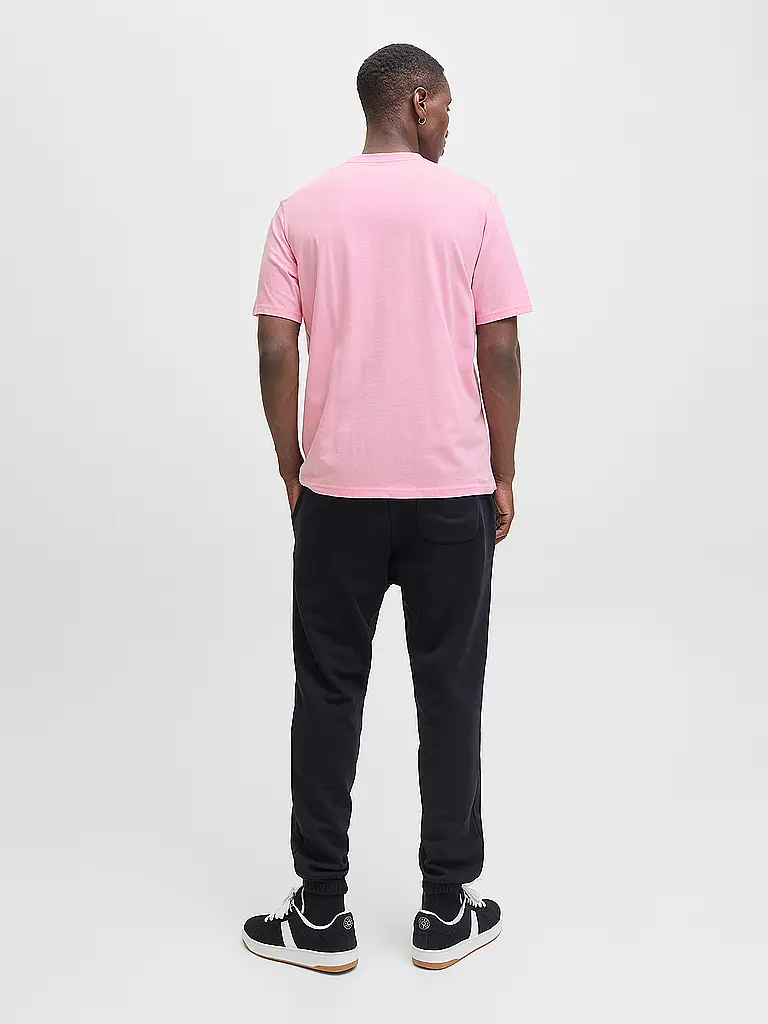 JACK & JONES | Nom du produit: T-Shirt JJESOHO
Marque: JACK & JONES
Couleur: rose
Catégories: Mode, Homme

Longueur des manches: Manches courtes
Encolure: Col rond
Matière: Coton
Motif: Uni
Coupe (vêtements d'extérieur): Regular
Détails: Logo | Rose