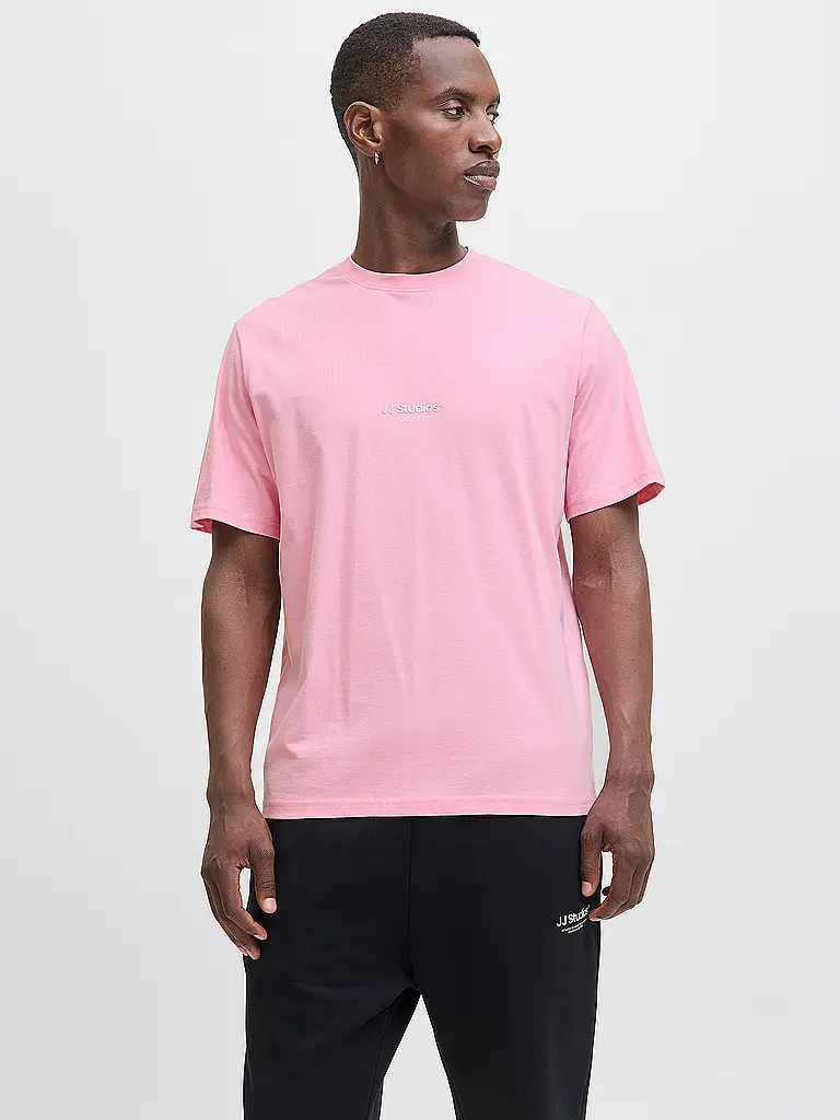 JACK & JONES | Nom du produit: T-Shirt JJESOHO
Marque: JACK & JONES
Couleur: rose
Catégories: Mode, Homme

Longueur des manches: Manches courtes
Encolure: Col rond
Matière: Coton
Motif: Uni
Coupe (vêtements d'extérieur): Regular
Détails: Logo | Rose