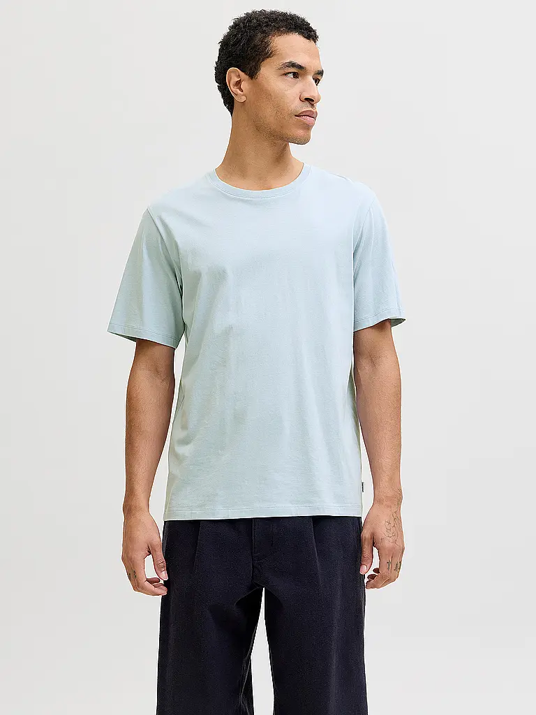 JACK & JONES | Nom du produit : T-Shirt JJEORGANIC
Marque : JACK & JONES
Couleur : bleu clair
Catégories : Mode, Homme

Longueur des manches : Manches courtes
Encolure : Col rond
Matière : Coton
Motif : Uni
Coupe (vêtements) : Regular | Bleu clair