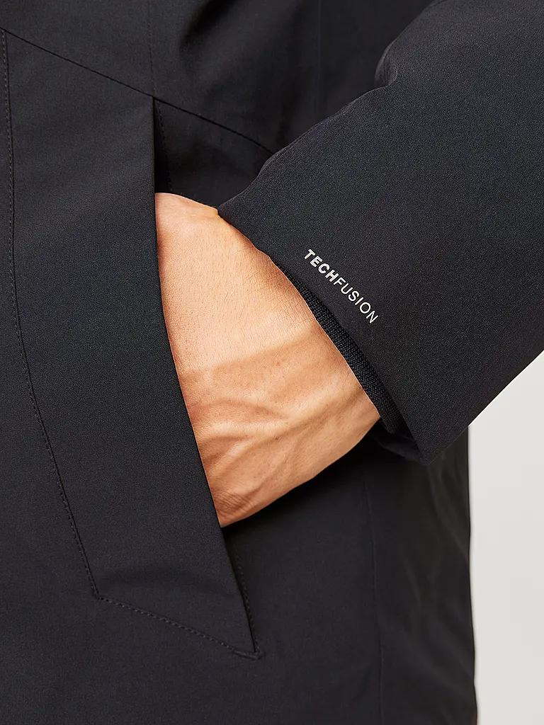 JACK & JONES | Parka JJEKEEN
Marque: JACK & JONES
Couleur: noir
Catégories: Mode, Homme

Longueur des manches: Manches longues
Matière: Polyester / Polyamide, Stretch
Forme du col: Capuche
Motif: Uni
Coupe (vêtements d'extérieur): Regular
Style: Young Fashion
Détai | 