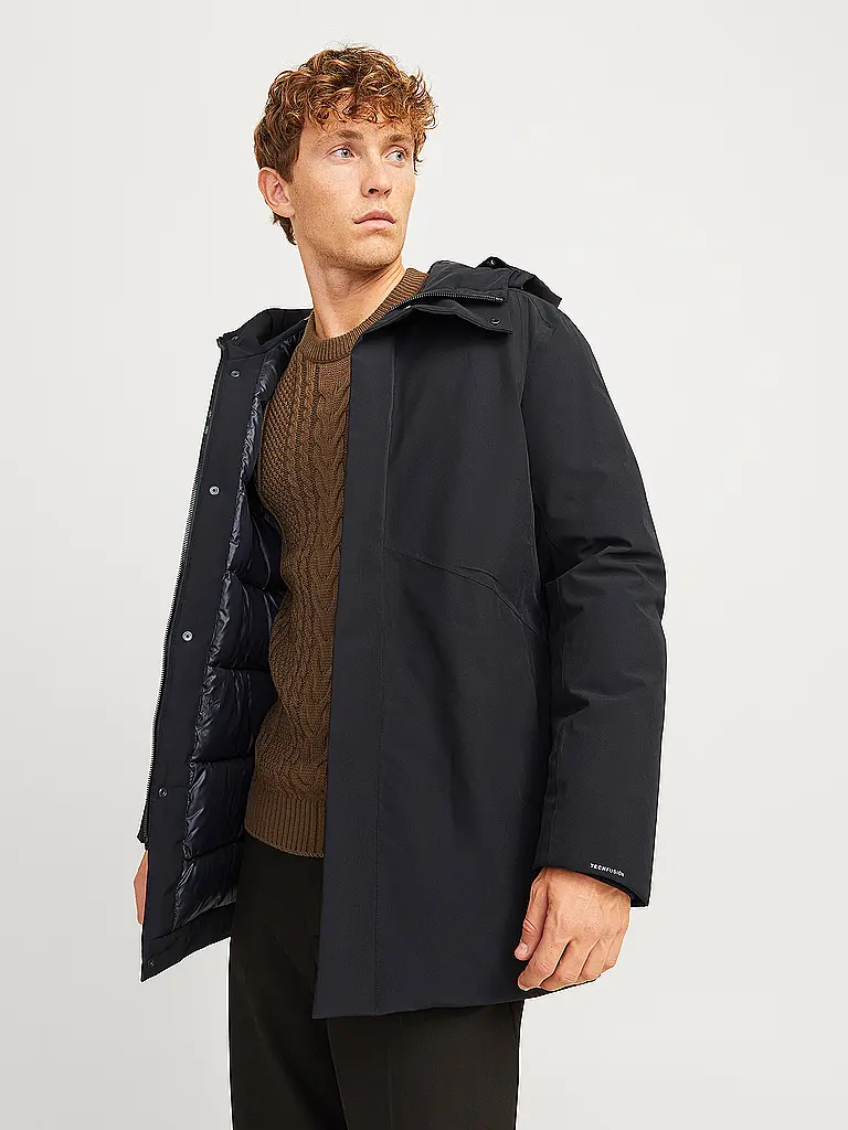 JACK & JONES | Parka JJEKEEN
Marque: JACK & JONES
Couleur: noir
Catégories: Mode, Homme

Longueur des manches: Manches longues
Matière: Polyester / Polyamide, Stretch
Forme du col: Capuche
Motif: Uni
Coupe (vêtements d'extérieur): Regular
Style: Young Fashion
Détai | 