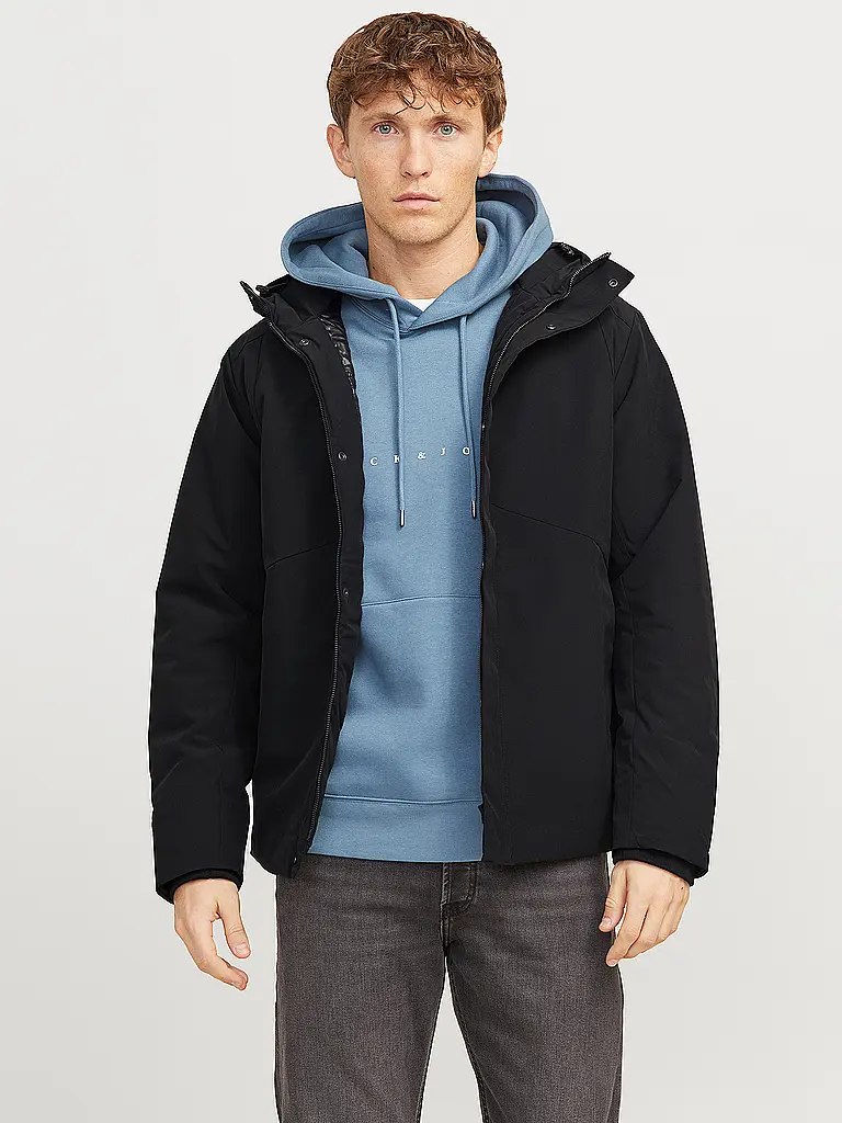 JACK & JONES | Veste JJEKEEN
Marque: JACK & JONES
Couleur: noir
Catégories: Mode, Homme

Longueur des manches: Manches longues
Matière: Polyester / Polyamide, Stretch
Forme du col: Capuche
Motif: Uni
Coupe (vêtements d'extérieur): Regular
Style: Young Fashion
Détai | 