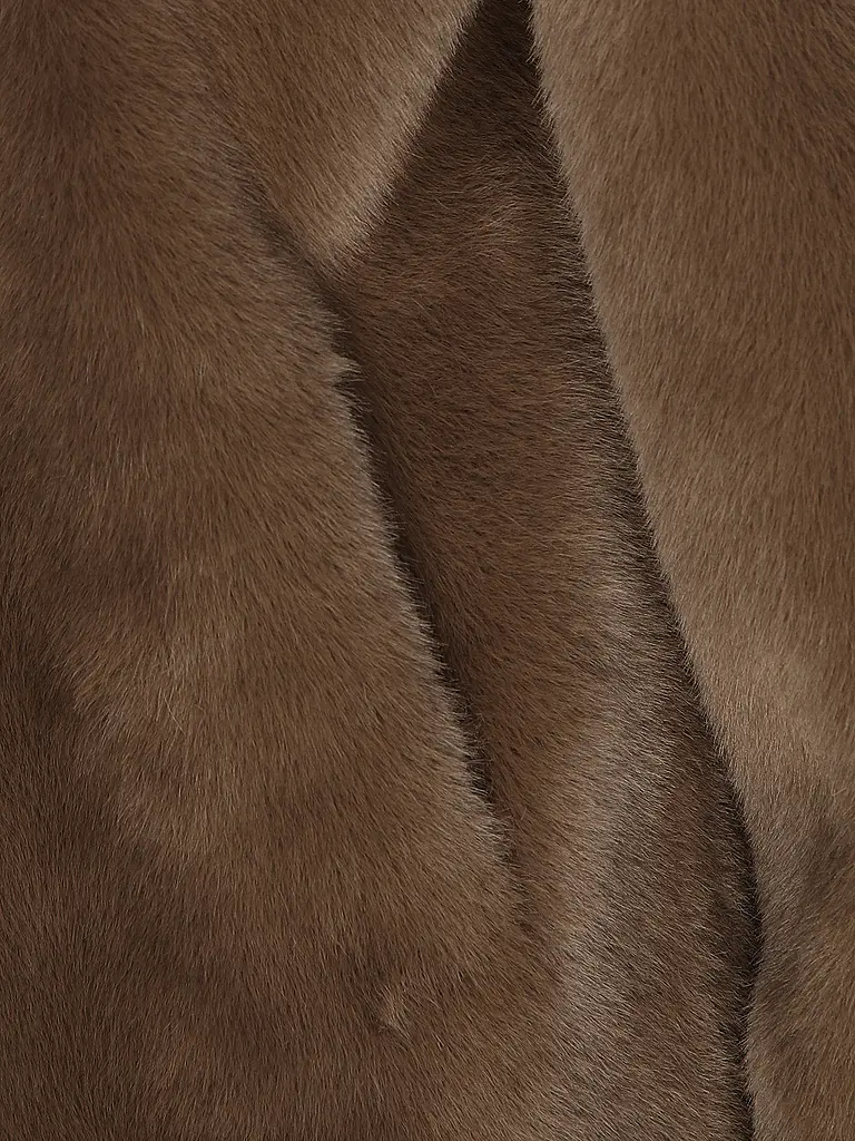 JOOP | Nom du produit : Manteau aspect fourrure CIM
Marque : JOOP
Couleur : marron
Catégories : Mode, Femme

Longueur des manches : Manches longues
Composition : Fourrure synthétique, Polyester/Polyamide
Forme du col : Col montant
Motif : Uni
Coupe (v | 