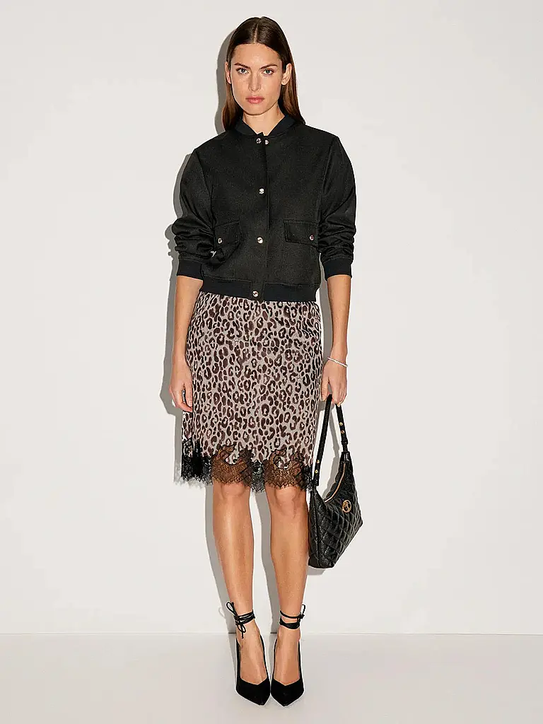 JOOP | Nom du produit : Mini-jupe
Marque : JOOP
Couleur : menthe
Catégories : Mode, Femme

Matière : Polyester / Polyamide
Motifs : All Over, Animal
Style : Smart Business
Détails : Dentelle, Logo | Menthe