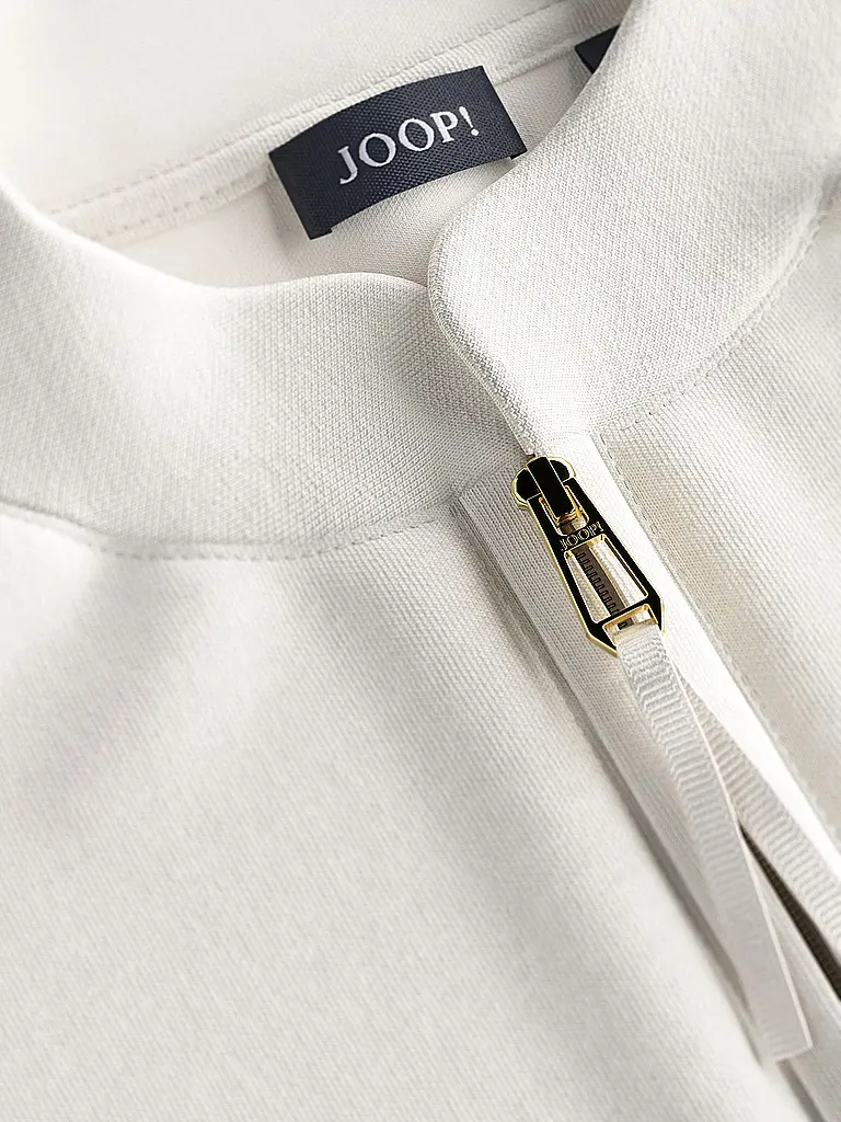 JOOP | Nom du produit : Pull TADITA
Marque : JOOP
Couleur : crème
Catégories : Mode,Femme
Longueur des manches : Manches 7/8
Matière : Molleton,Polyester / Polyamide,Modal,Stretch
Forme du col : Col montant
Motif : Uni
Coupe (vêtement d'extérieur) : Regula |