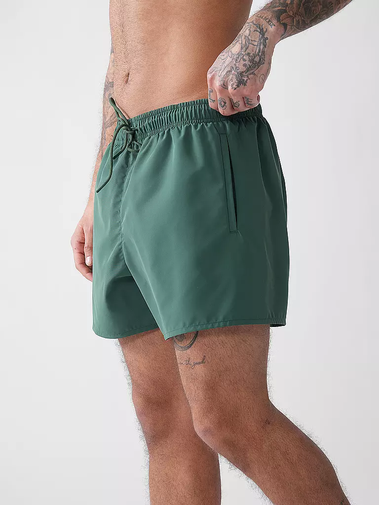 LACOSTE | Badeshorts | grün