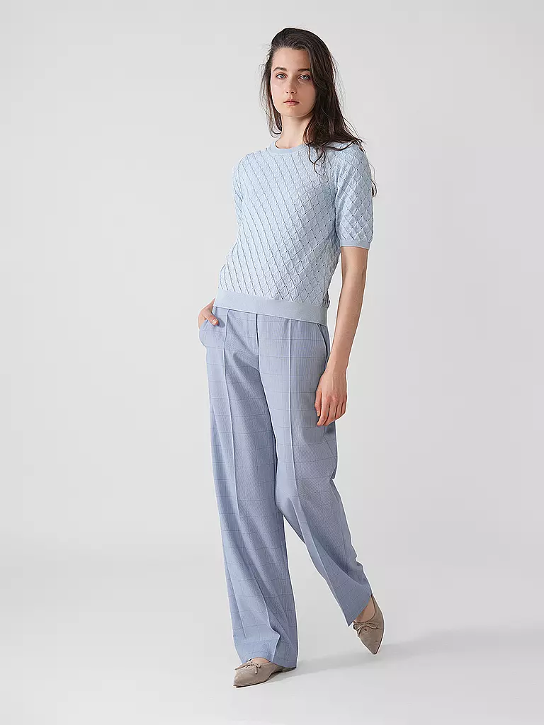 LANIUS | Nom du produit: Pull
Marque: LANIUS
Couleur: hellblau
Catégories: Mode,Damen

Longueur des manches: Manches courtes
Encolure: Col rond
Matériel: Coton
Motif: Uni
Coupe (vêtement d'extérieur): Regular
Style: Pure
Détails: Motif tricoté | Bleu clair