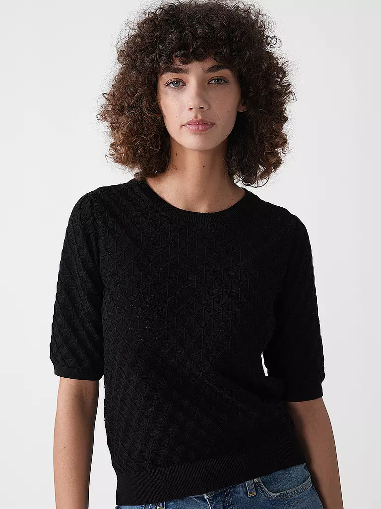 LANIUS | Pull-over
Marque : LANIUS
Couleur : noir
Catégories : Mode, Femme

Longueur des manches : Manches courtes
Encolure : Encolure ras du cou
Matière : Coton
Motif : Uni
Coupe (vêtements d’extérieur) : Regular
Style : Pure
Détails : Motif tric | Noir