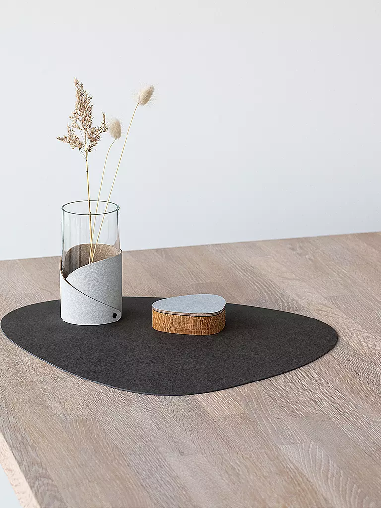 LIND DNA | Set de table ovale en cuir NUPO 37x44cm Caviar |