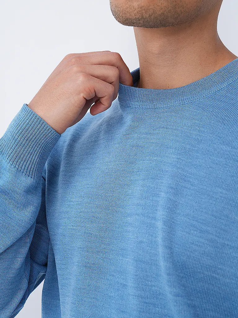 MAERZ | Pull | hellblau