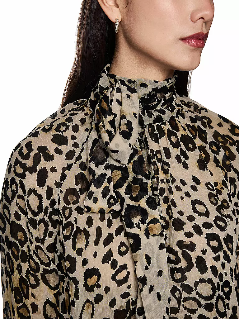 MARC CAIN | Blouse
MARC CAIN
marron clair
Mode,Femme

Longueur des manches: Manches longues
Matière: Viscose
Forme du col: Col montant
Motif: Animal
Coupe (vêtement d'extérieur): Regular
Style: Glamour
Détails: Semi-transparent | 