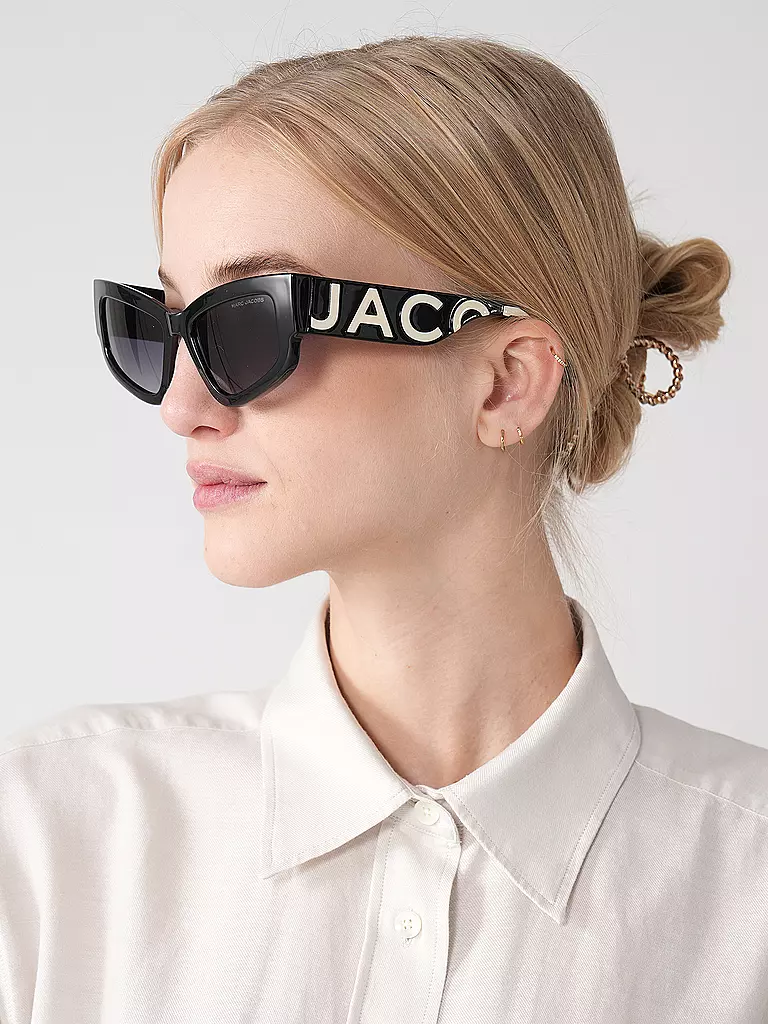 MARC JACOBS | Lunettes de soleil MARC 796/S/55
Marque: MARC JACOBS
Couleur: noir
Catégories: Mode,Femme

Matériel: Plastique | Noir