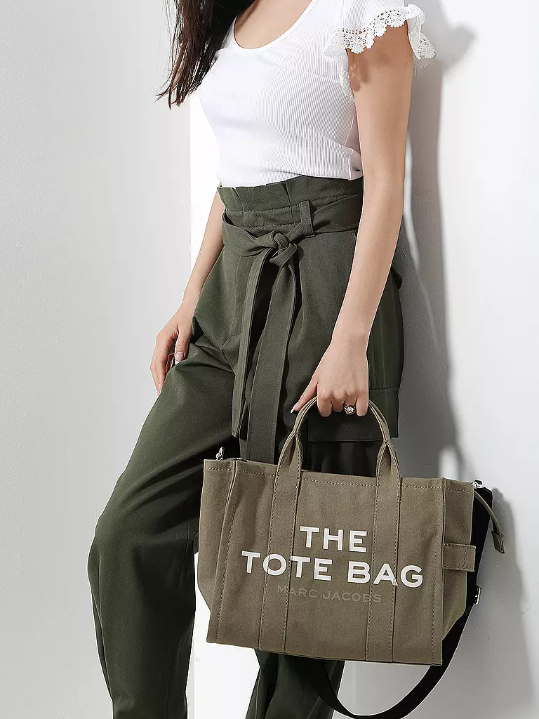 MARC JACOBS | Sac - Tote Bag THE MEDIUM TOTE CANVAS | olive