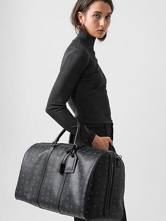 MCM | Nom du produit : Weekender OTTOMAR VI
Marque : MCM
Couleur : noir
Catégories : Mode, Femmes

Matière : Toile
Motif : Logo
Style : Tendance