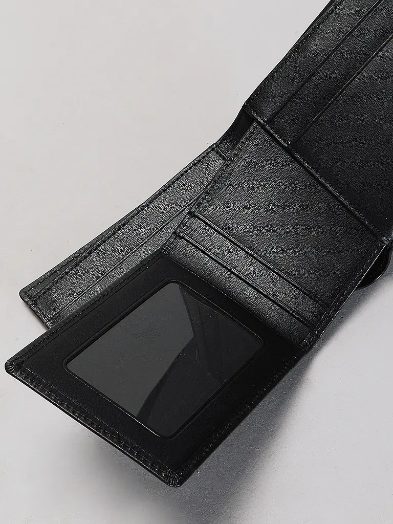 MCM | Nom du produit : Portefeuille HIMMEL Small
Marque : MCM
Couleur : noir
Catégories : Mode,Femme

Matière : Cuir
Motif : Uni
Style : Tendance | Noir