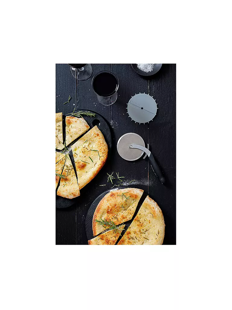 MICROPLANE | Coupe-pizza professionnel noir en acier inoxydable |