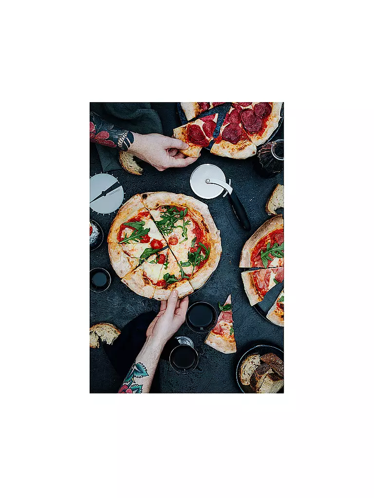 MICROPLANE | Coupe-pizza professionnel noir en acier inoxydable |