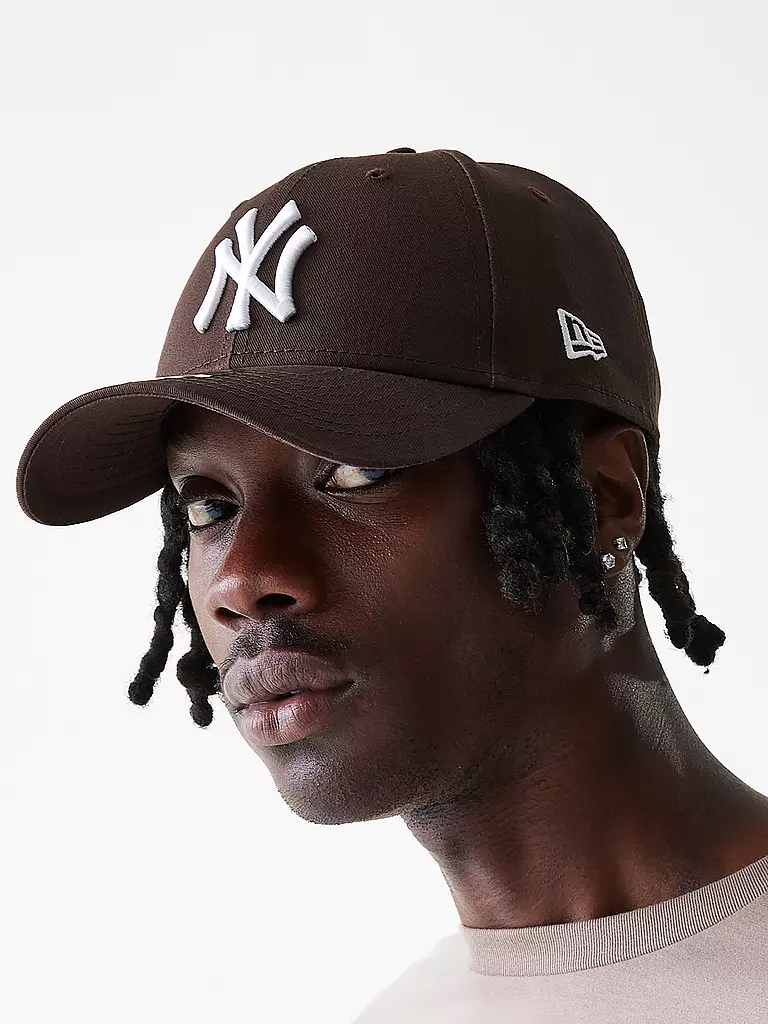NEW ERA | Casquette LEAGUE ESSENTIAL 9FORTY NY | braun