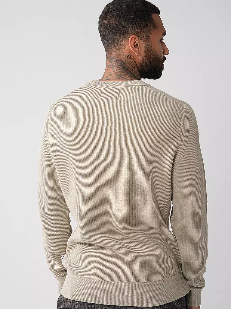 NN.07 | Pull KEVIN | beige