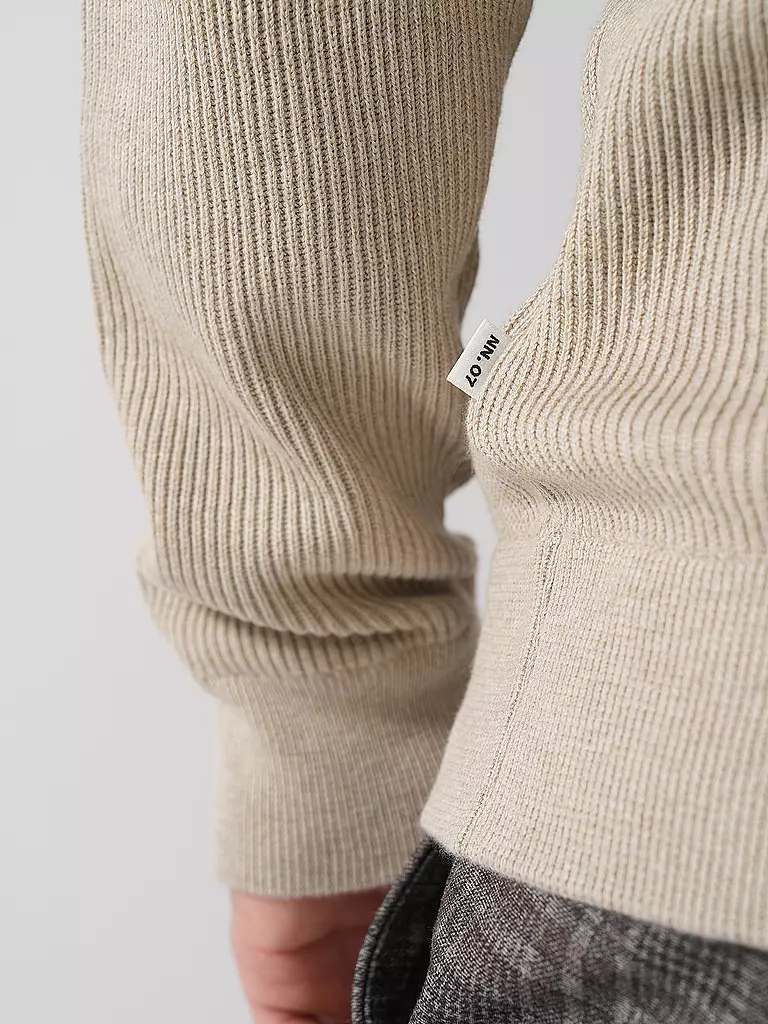 NN.07 | Pull KEVIN | beige