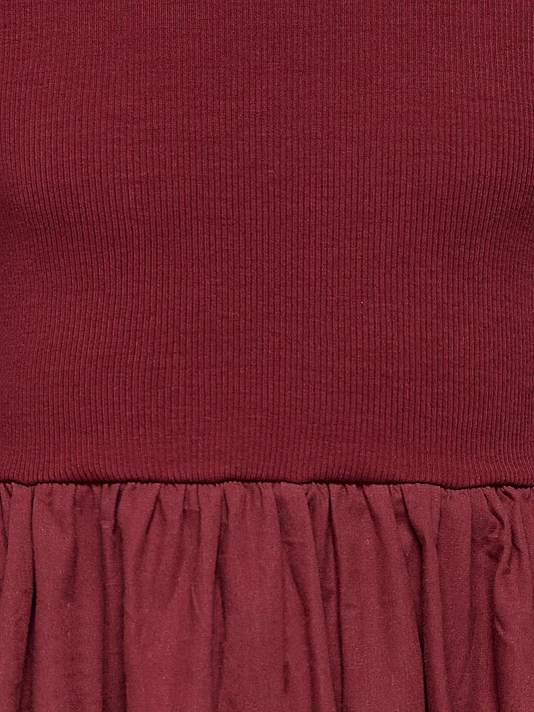 ONLY | Robe fille KMGTRINNY
Marque: ONLY
Couleur: rouge foncé
Catégories: Mode,Enfants,Filles
Longueur des manches: Manches longues
Encolure: Col rond
Matière: Coton,Stretch
Motif: Uni
Coupe (vêtement d'extérieur): Regular
Style: Young Fashion
Détails: Fr |