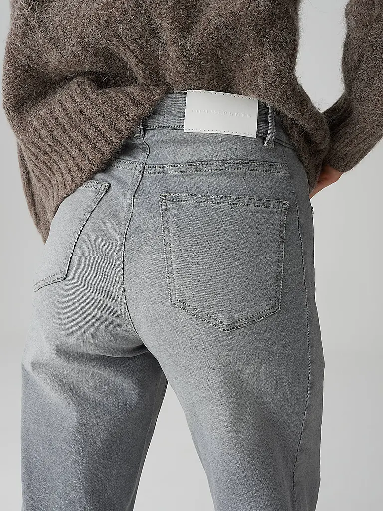 OPUS PANTS | Jeans Flared Fit MELLY COOLEST
Marque: OPUS PANTS
Couleur: hellblau
Catégories: Mode,Damen
Matériel: Denim,Baumwolle,Stretch
Motif: Unifarben
Longueur (Hosen/Jeans): Normale Länge
Hauteur de la taille: Mid Waist
Détails: Eingrifftaschen,Wide Leg |