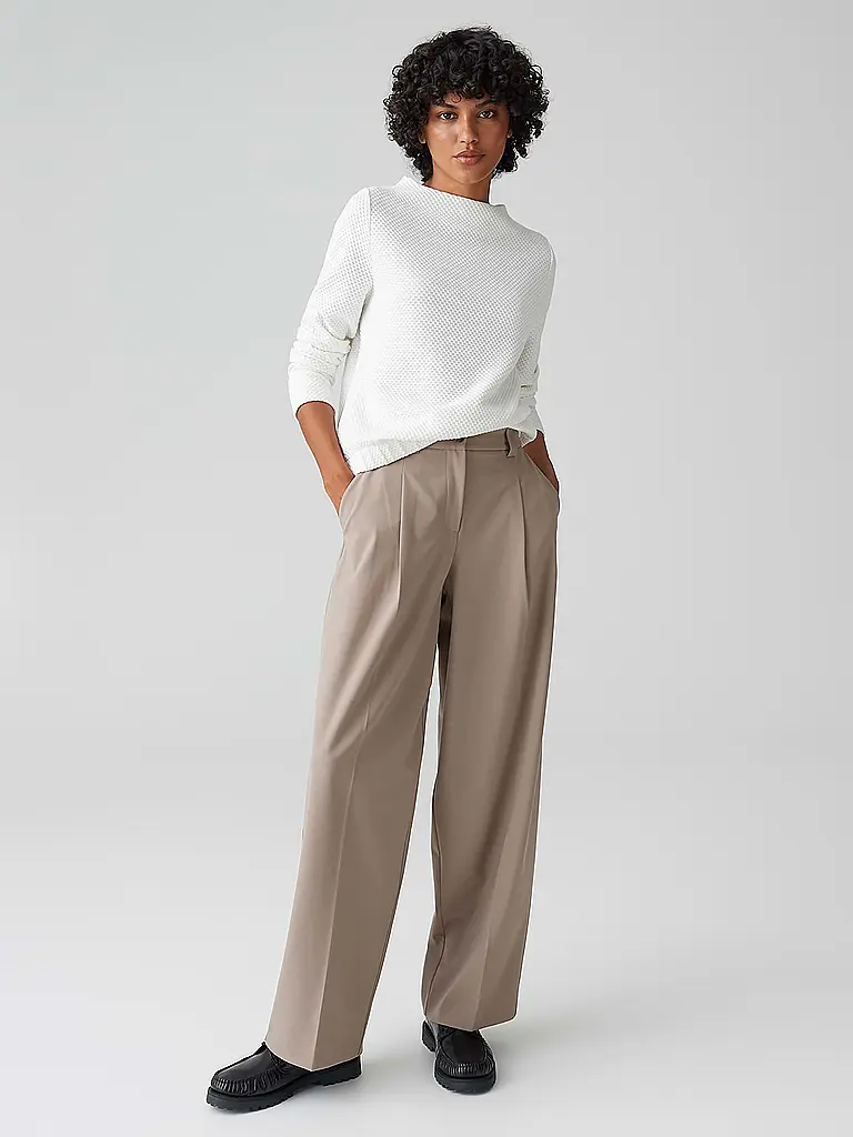 OPUS | Nom du produit: Pull GASDINA
Marque: OPUS
Couleur: blanc
Catégories: Mode,Femme

Longueur des manches: Manches longues
Matière: Polyester / Polyamide,Viscose ,Stretch
Forme du col: Col montant
Motif: Uni
Coupe (vêtements d'extérieur): Ample | Blanc