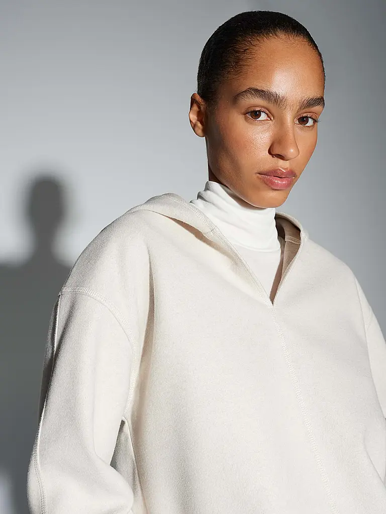 OPUS | Nom du produit: Sweat à capuche - Hoodie GUBEL
Marque: OPUS
Couleur: beige
Catégories: Mode,Femme
Longueur des manches: Manches longues
Matière: Molleton,Polyester / Polyamide,Viscose
Forme du col: Capuche
Motif: Uni
Coupe (vêtements d'extérieur): A |