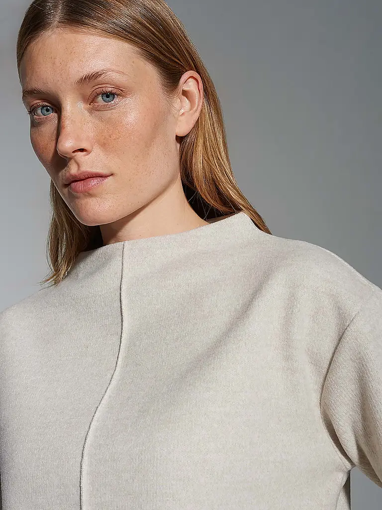 OPUS | Nom du produit : Pull GOKLONA
Marque : OPUS
Couleur : beige
Catégories : Mode,Femme

Longueur des manches : Manches longues
Matière : Molleton,Polyester / Polyamide,Stretch
Type de col : Col montant
Motif : Uni
Coupe (vêtements d'extérieur) : Ample
St | 