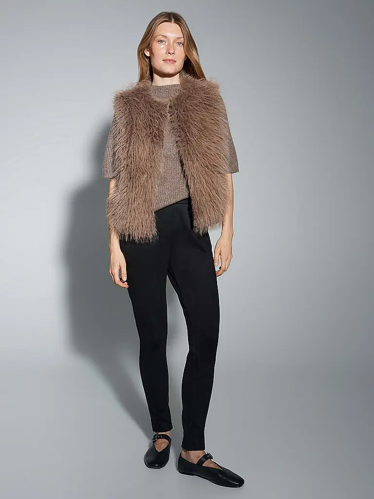 OPUS | Pantalon Jogging Fit EKAJA NIGHT
Marque: OPUS
Couleur: noir
Catégories: Mode,Femme

Matériel: Polyester / Polyamide,Stretch
Motif: Uni
Longueur (Pantalons/Jeans): Longueur normale
Style: Pure
Hauteur de la taille: Taille haute | Noir