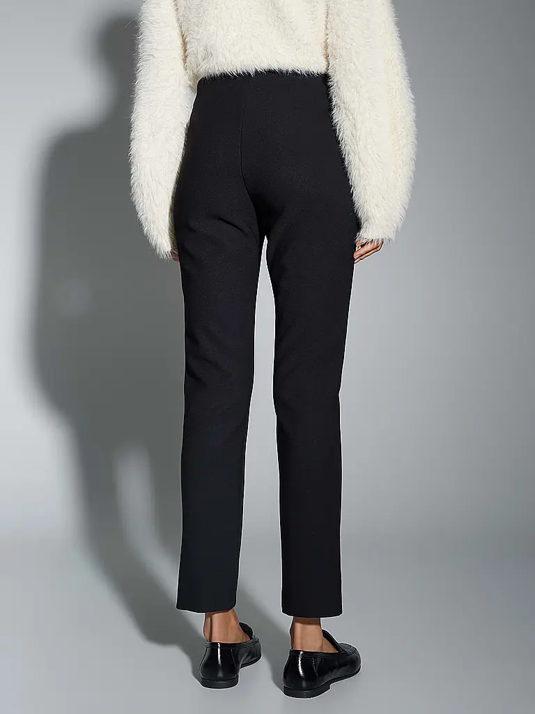 OPUS | Produktname: Businesshose ELVINA
Marke: OPUS
Farbe: schwarz
Kategorien: Mode,Damen
Material: Polyester / Polyamid,Stretch
Musterung: Unifarben
Länge (Hosen/Jeans): 7/8 Länge
Stil: Pure
Bundhöhe: High Waist |