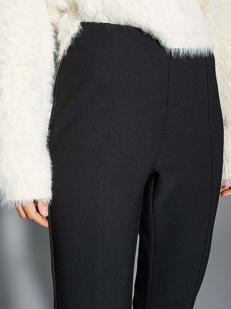 OPUS | Produktname: Businesshose ELVINA
Marke: OPUS
Farbe: schwarz
Kategorien: Mode,Damen
Material: Polyester / Polyamid,Stretch
Musterung: Unifarben
Länge (Hosen/Jeans): 7/8 Länge
Stil: Pure
Bundhöhe: High Waist |