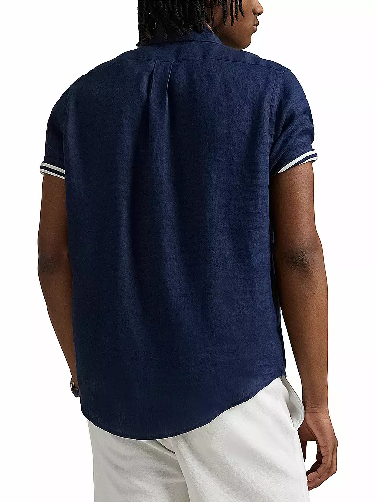 POLO RALPH LAUREN | Chemise en lin
Marque: POLO RALPH LAUREN
Couleur: dunkelblau
Catégories: Mode, Hommes

Longueur des manches: Manches courtes
Matériel: Lin
Forme du col: Col boutonné
Motif: Uni
Coupe (vêtement d'extérieur): Regular
Style: Casual
Détails: Logo | 