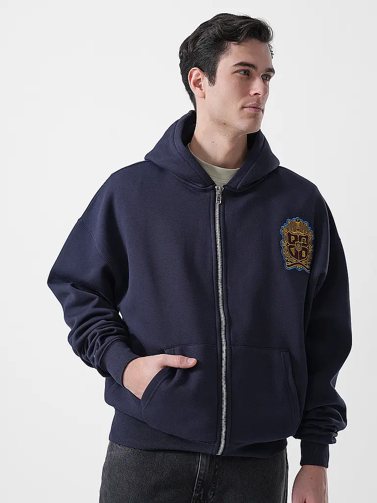 PROHIBITED | Nom du produit: Sweatjacke EMBLEM PATCH | Bleu foncé